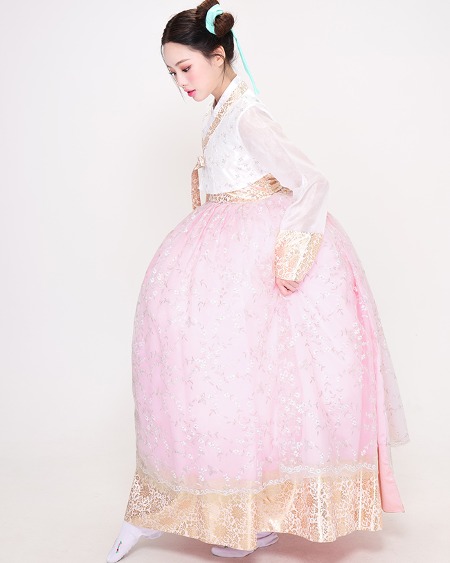 [졸업사진 한복대여] 핑크 품은 흰꽃다발 퓨전한복